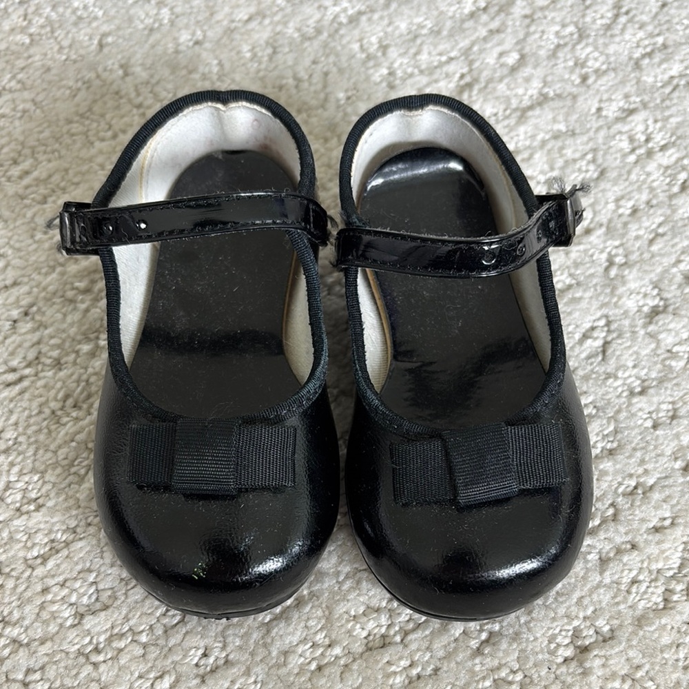 Glossy Black Dress Shoes with Elegant Bow